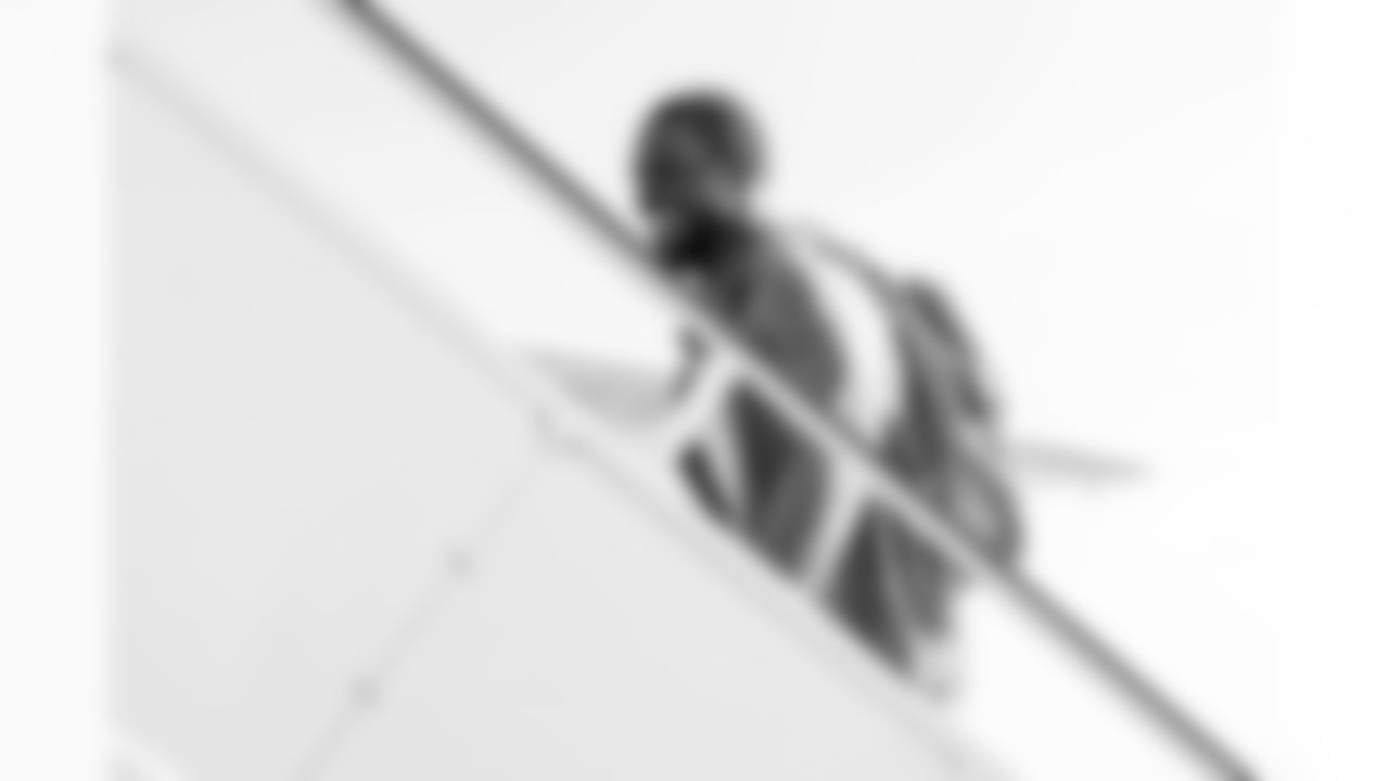 Los Angeles Chargers LB Denzel Perryman (6) travels to Dallas on Saturday, Dec. 20, 2025 for the Week 16 regular season matchup against the Dallas Cowboys.