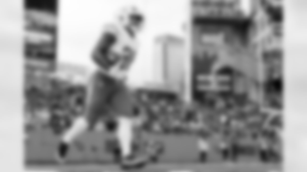 Check out the best shots from the Chargers Week 9 matchup against the Titans!