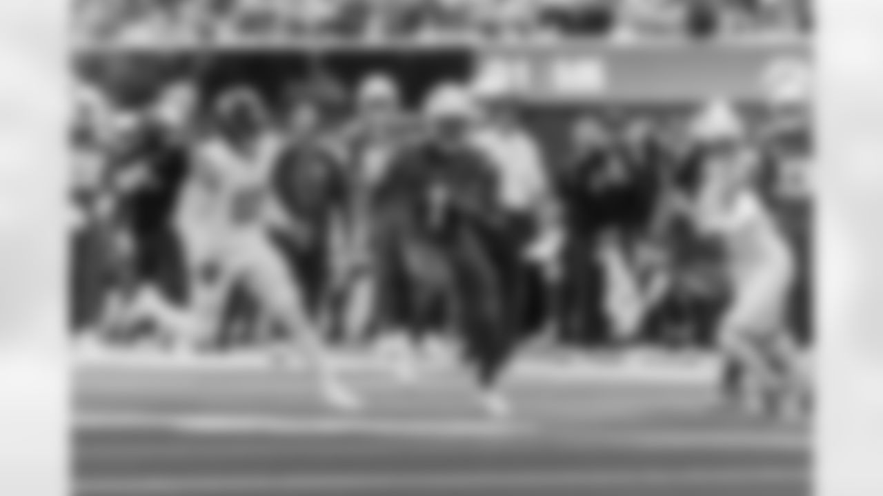 Check out the best shots from the Chargers Week 5 matchup against the Commanders!