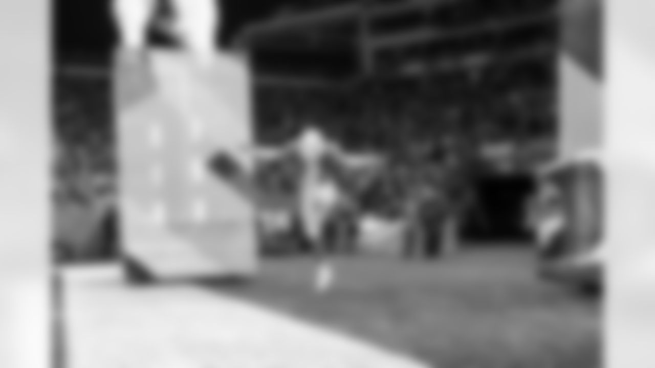 DB Elijah Molden (2)