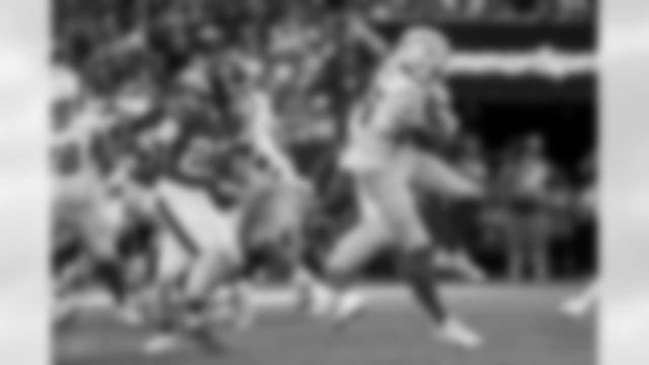 Check out the best shots from the Chargers Week 18 matchup against the Broncos!