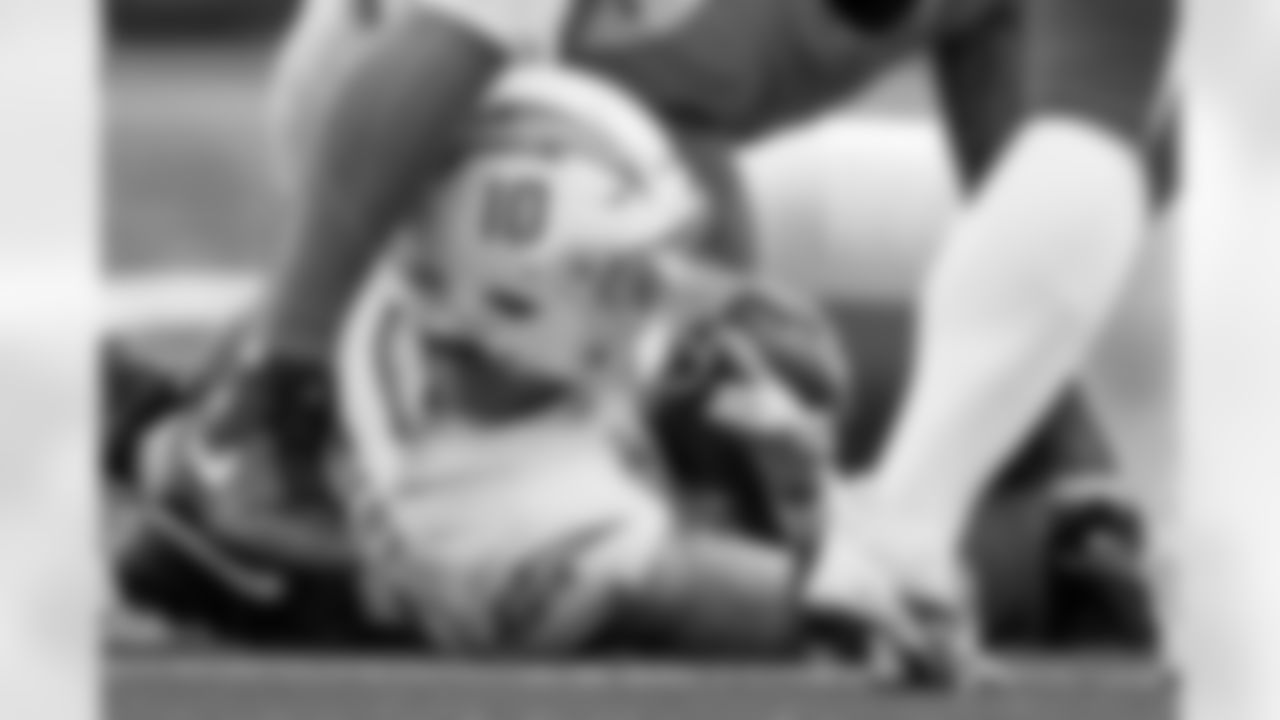 Check out the best shots from the Chargers Week 9 matchup against the Titans!