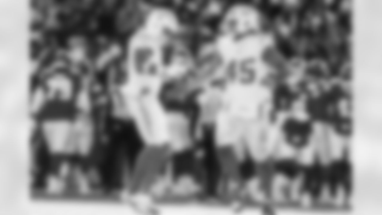 LB Daiyan Henley (0) and OLB Tuli Tuipulotu (45)