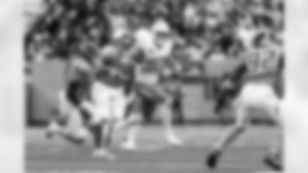 QB Justin Herbert (10)