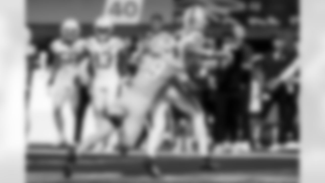 Check out the best shots from the Chargers Week 7 matchup against the Colts!