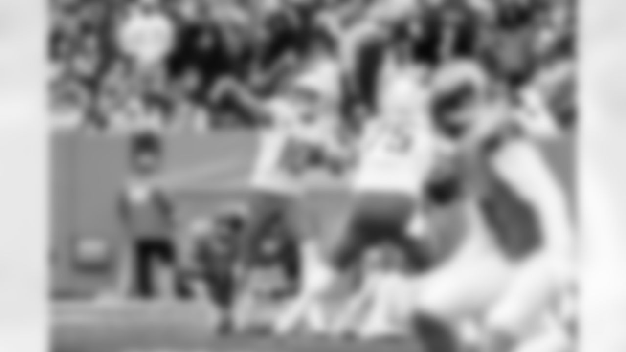 Check out the best shots from the Chargers Week 9 matchup against the Titans!