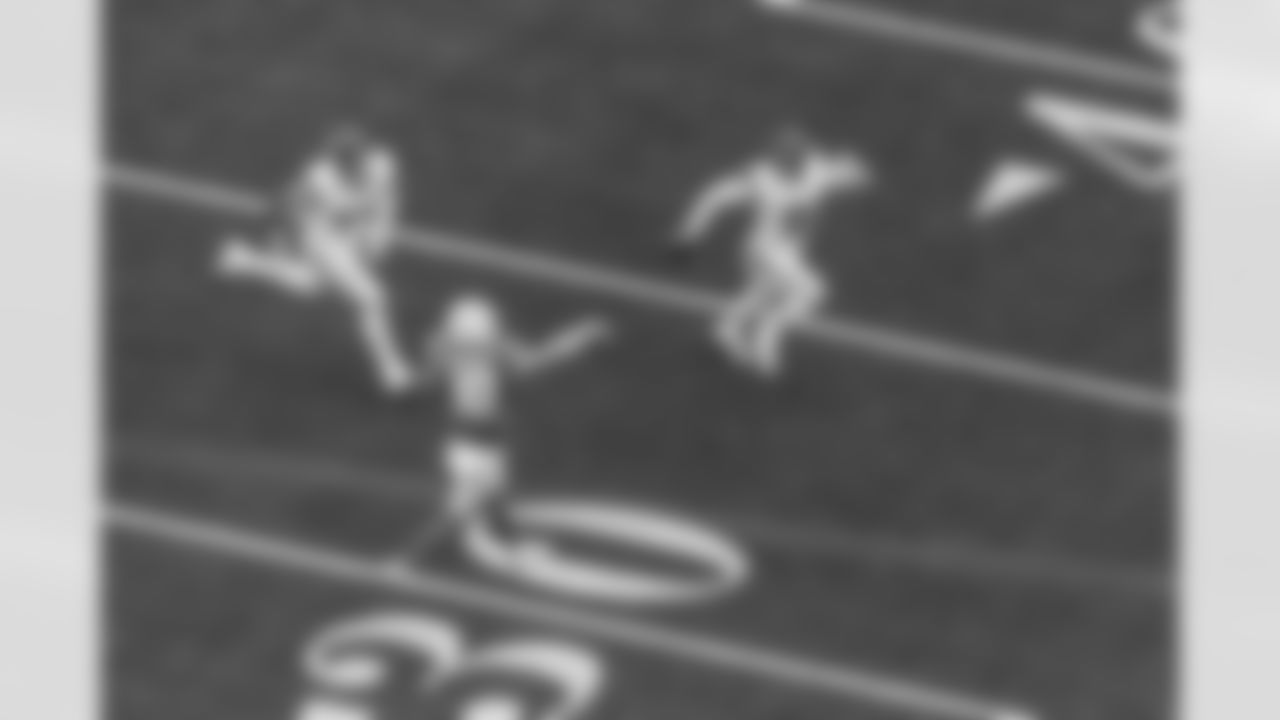 Take a look back at the best photos of Justin Herbert's 2025 campaign.