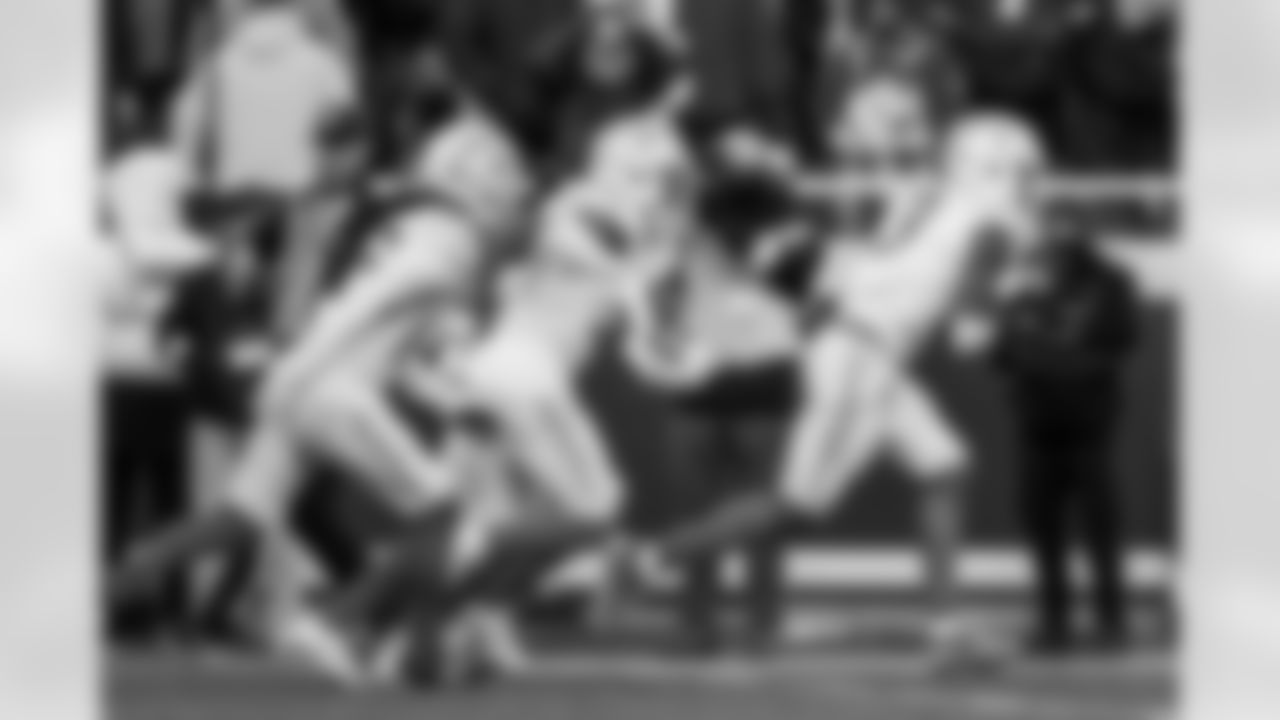 Check out the best shots from the Chargers Week 15 matchup against the Chiefs!