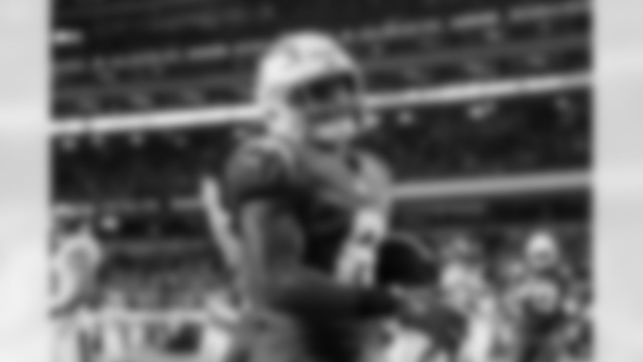 RB Omarion Hampton (8)