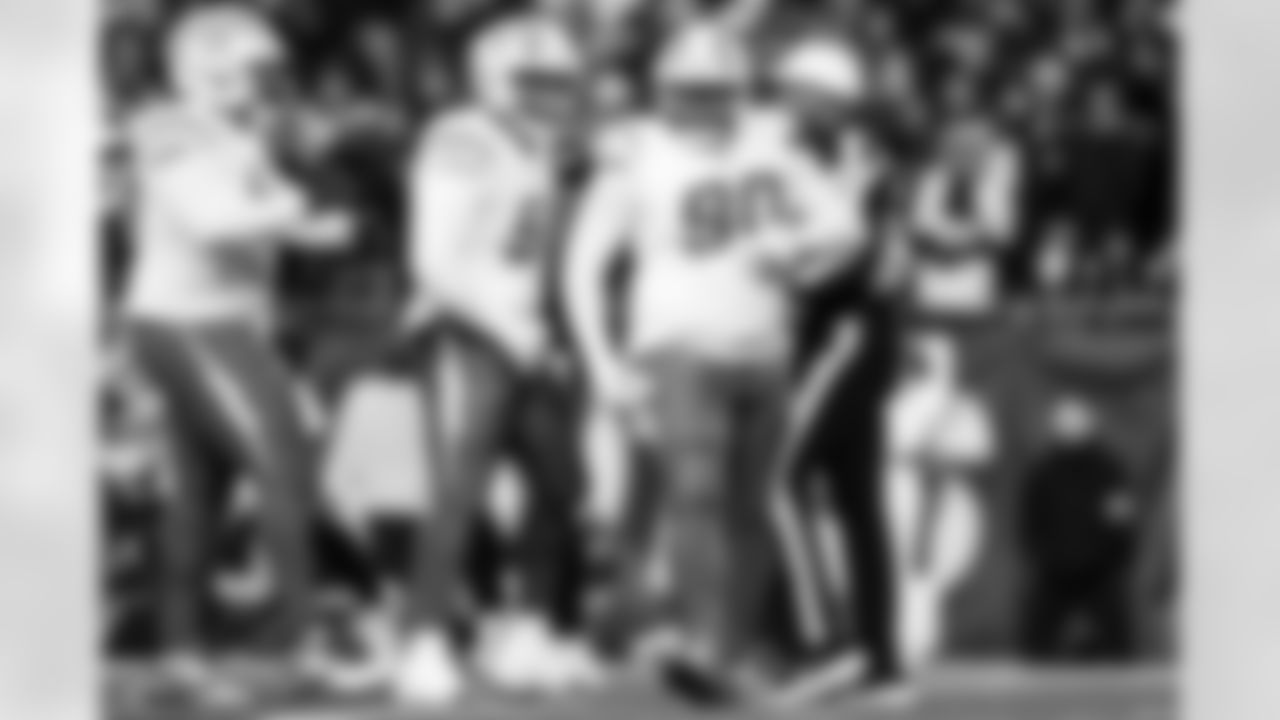 DL Da'Shawn Hand (91) and DL Teair Tart (90)