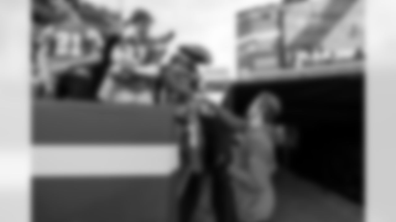 Check out the best shots from the Chargers Week 18 matchup against the Broncos!