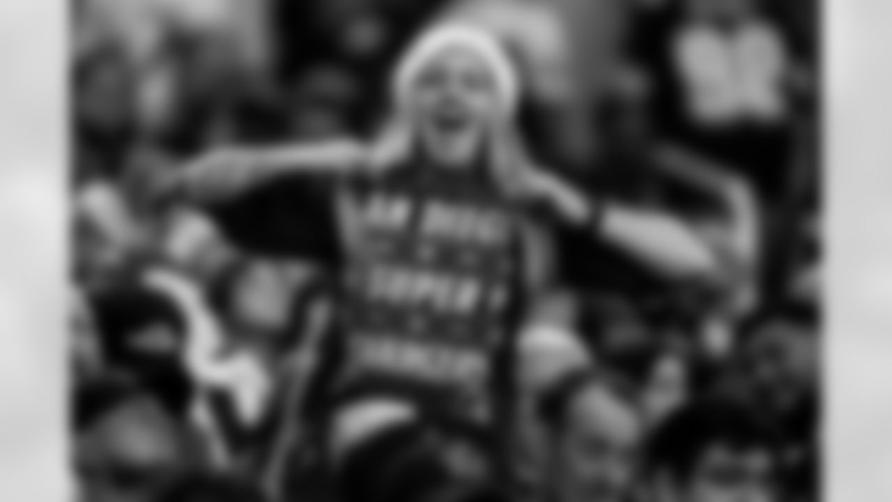 Check out the best shots from the Chargers Week 16 matchup against the Cowboys!