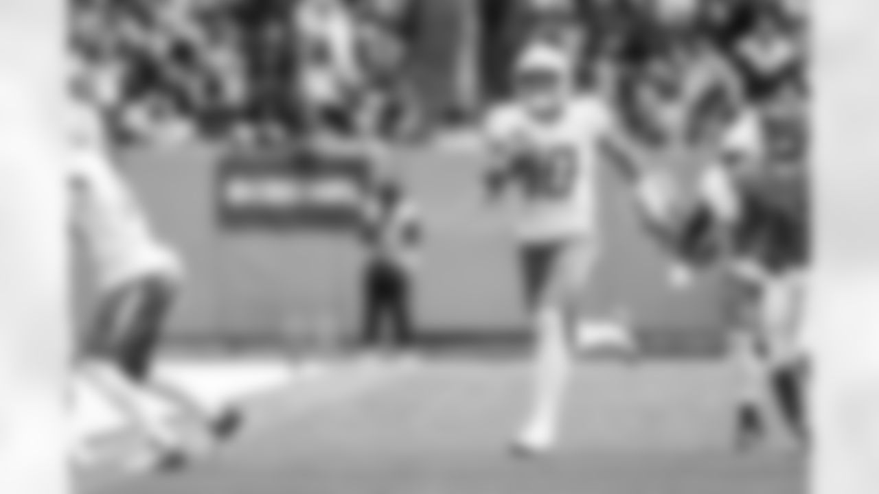 QB Justin Herbert (10)