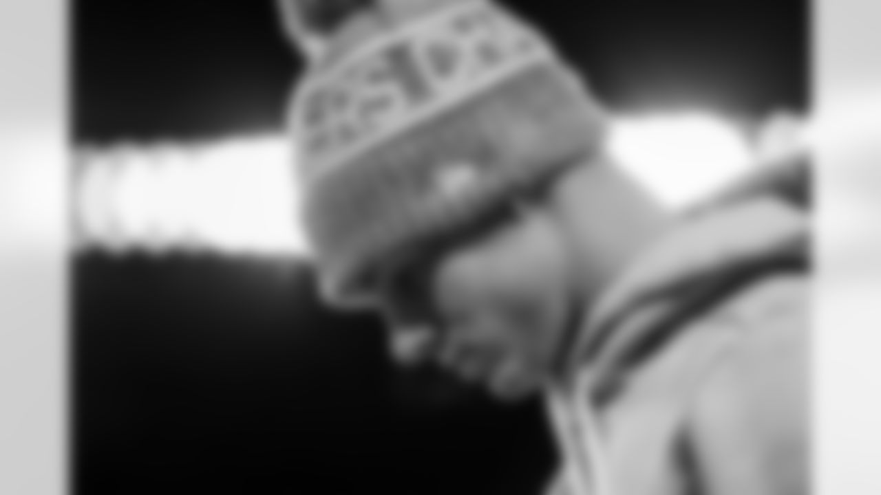 WR Ladd McConkey (15)