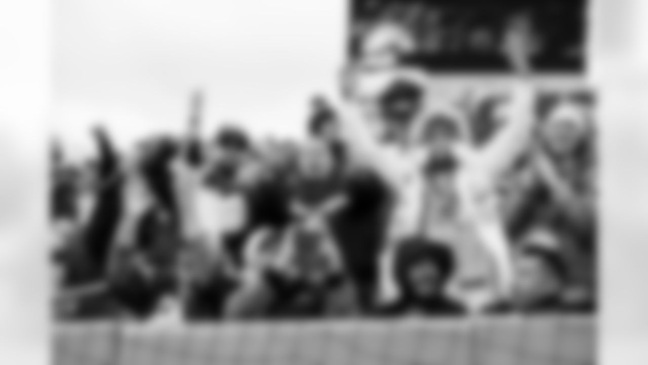 Check out the best shots from the Chargers Week 9 matchup against the Titans!