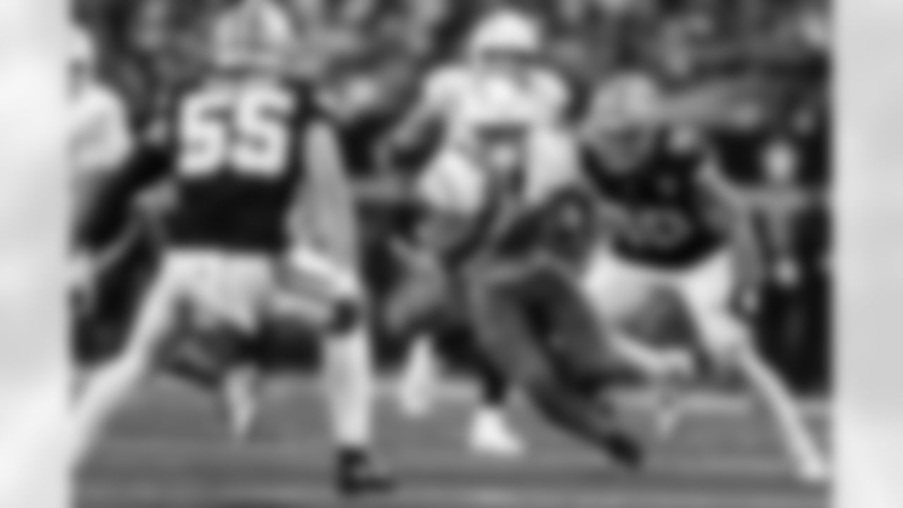 RB Omarion Hampton (8)