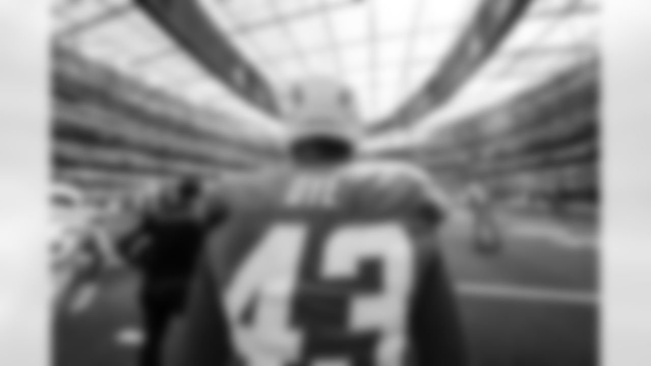 LB Troy Dye (43)