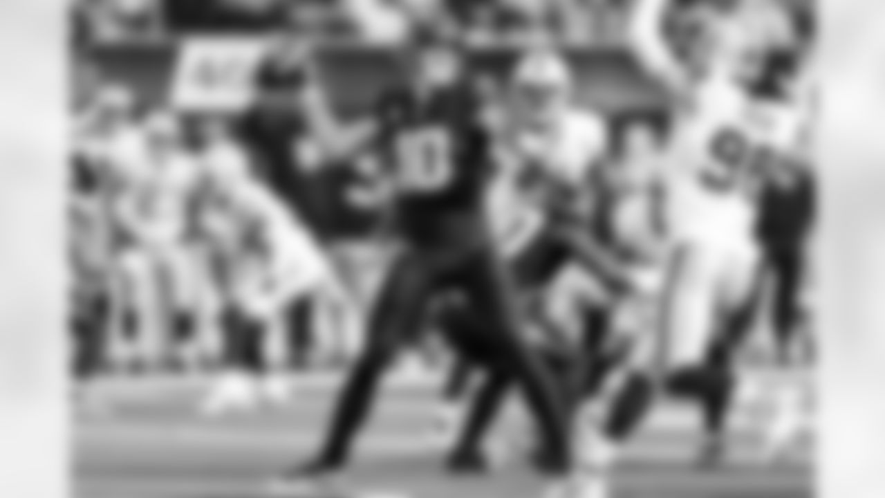 QB Justin Herbert (10)