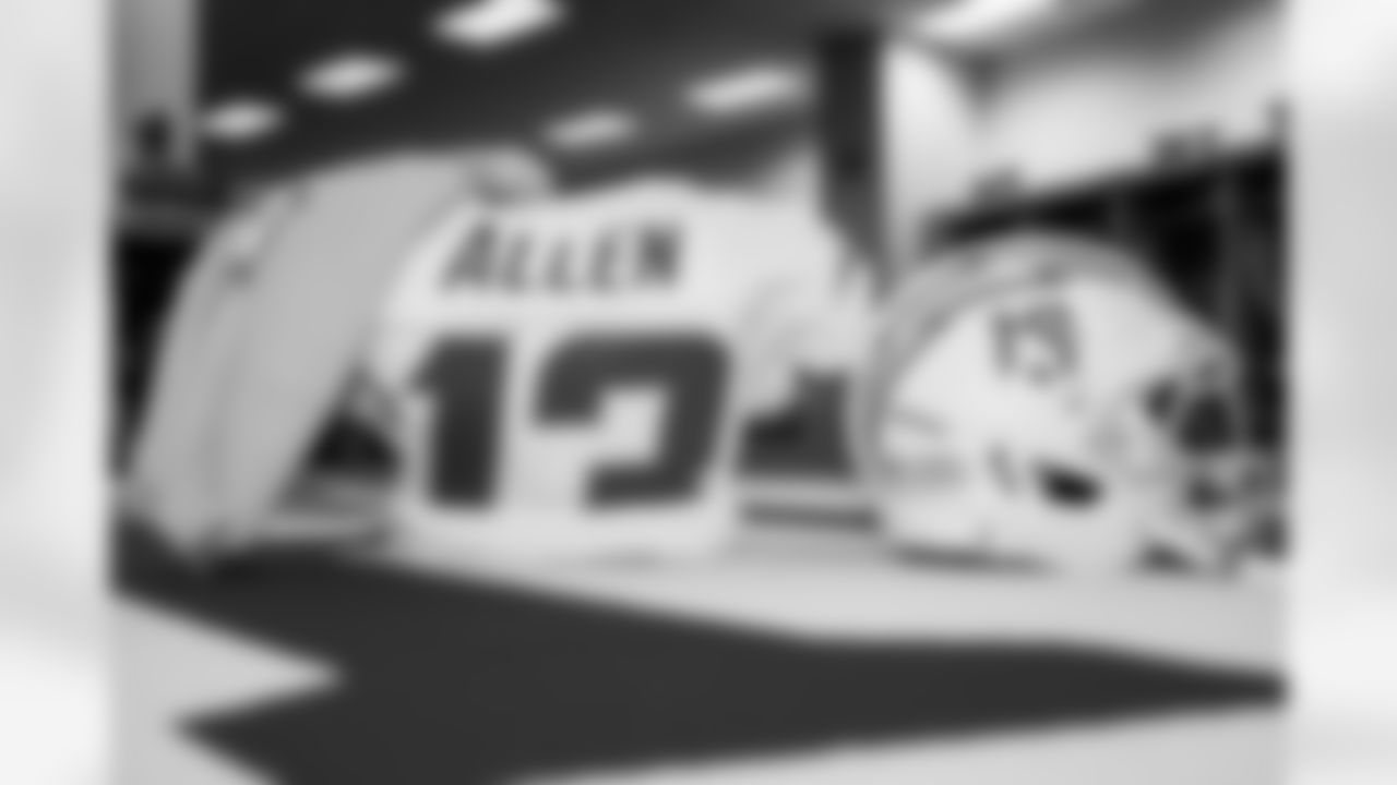 Check out the best shots from the Chargers Week 18 matchup against the Broncos!