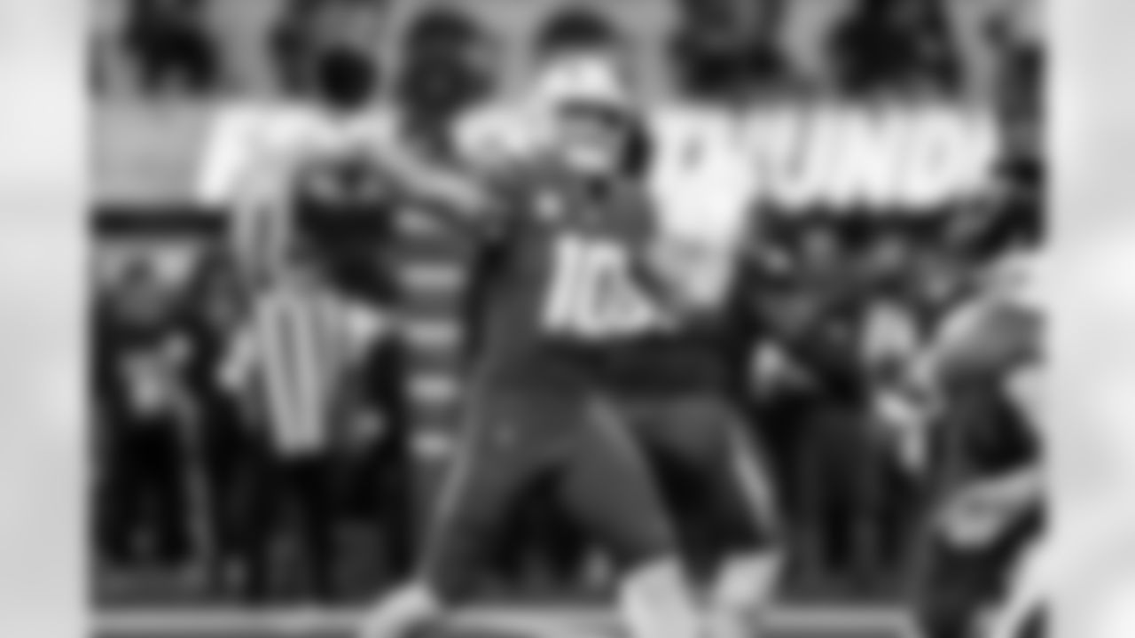 QB Justin Herbert (10)