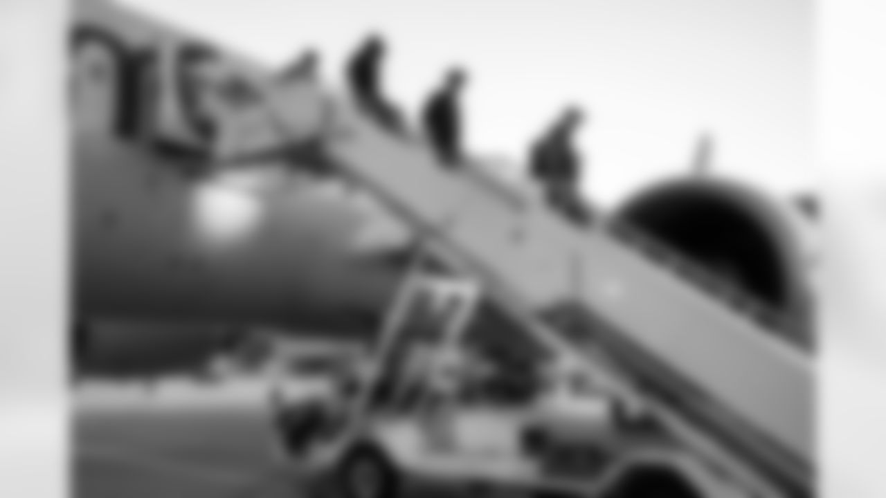 Los Angeles Chargers TE Oronde Gadsden (86) and TE Will Dissly (89) travels to Dallas on Saturday, Dec. 20, 2025 for the Week 16 regular season matchup against the Dallas Cowboys.