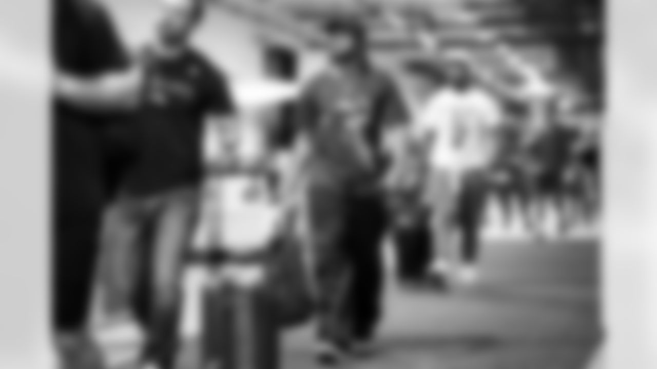 LB Del'Shawn Phillips (53)