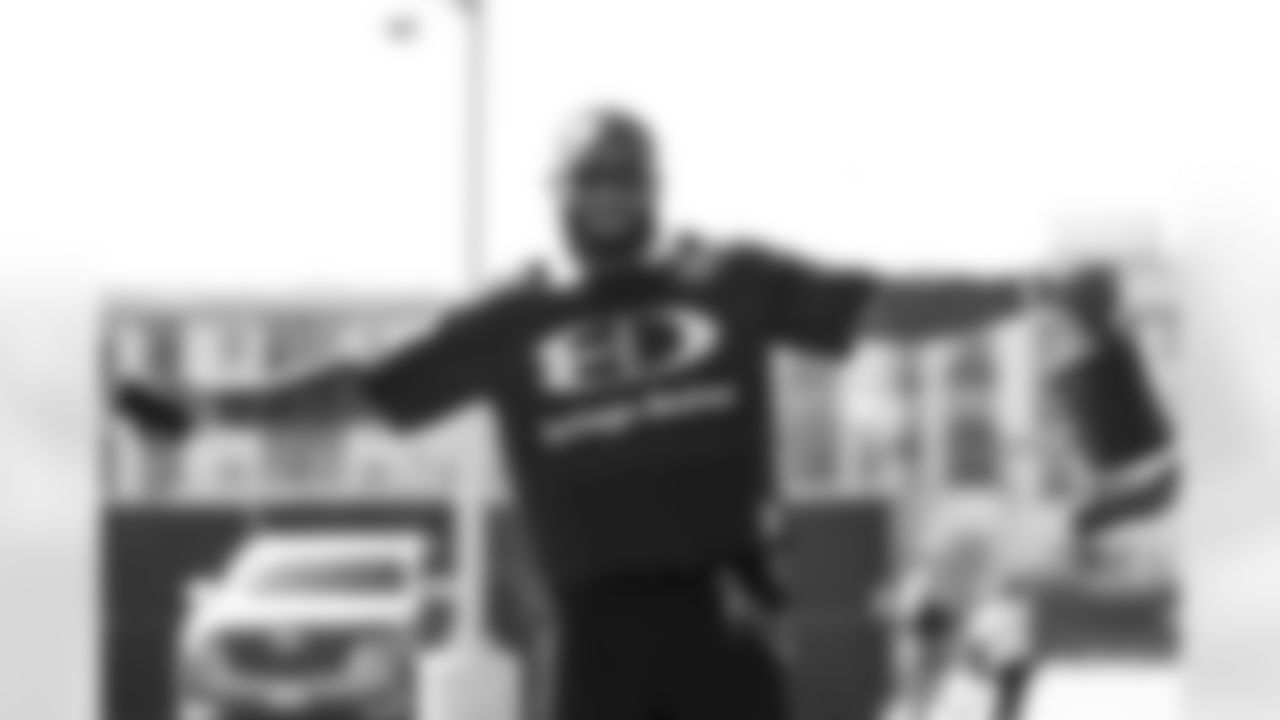 DL Da'Shawn Hand (91)