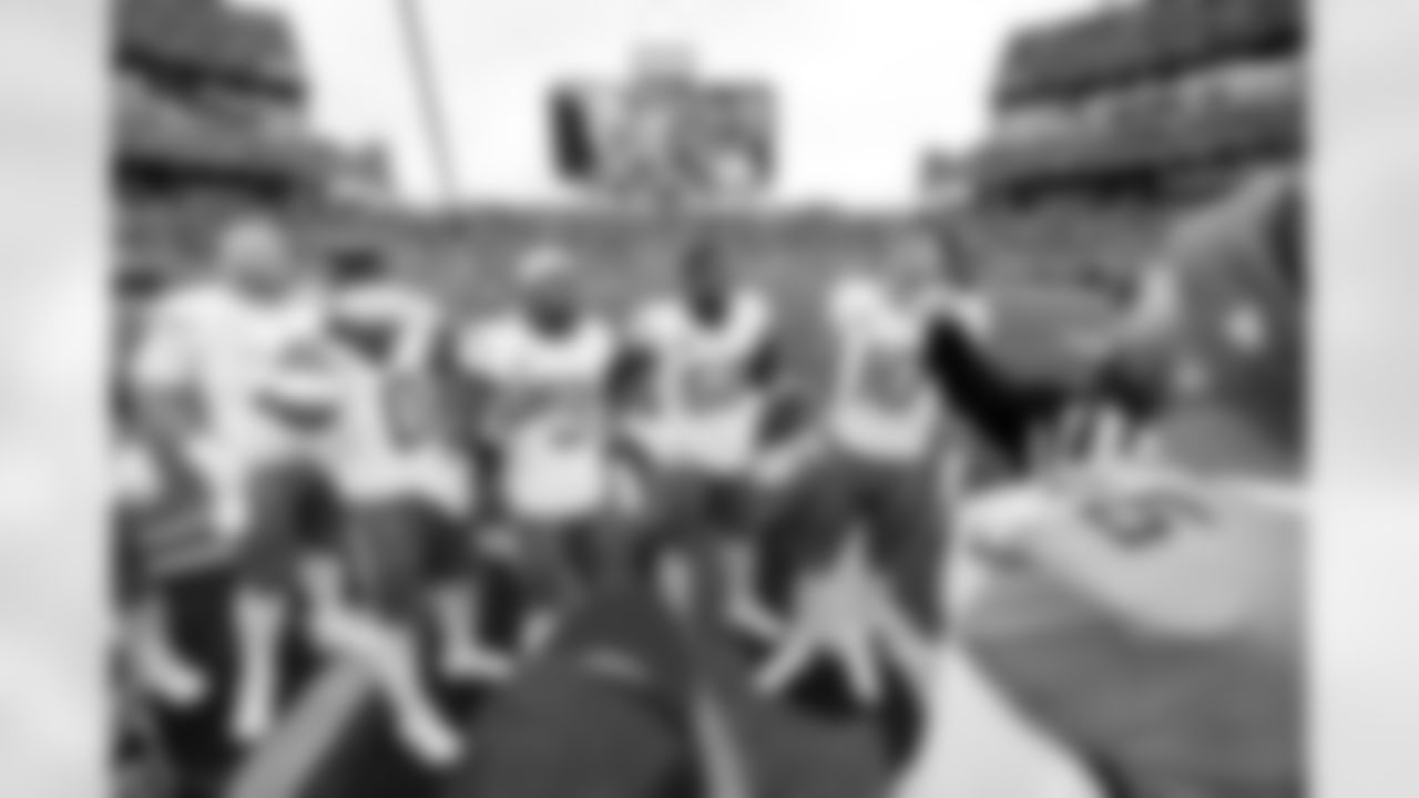 Check out the best shots from the Chargers Week 9 matchup against the Titans!