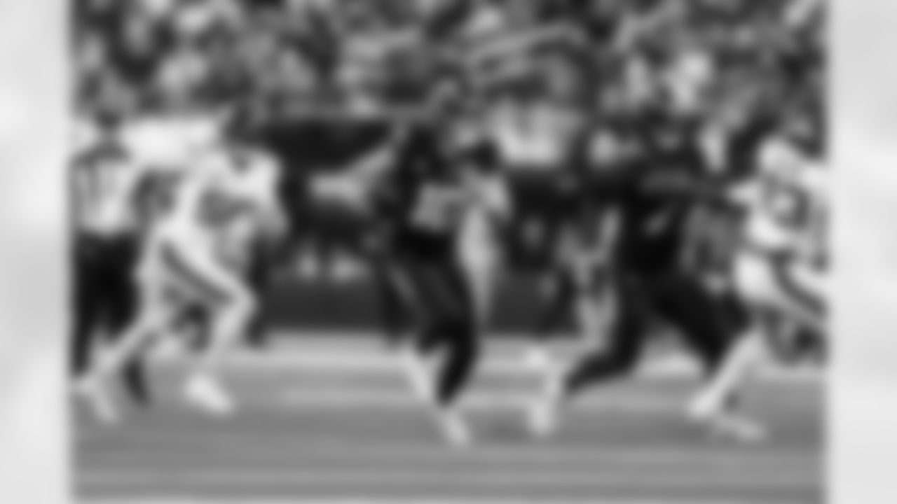 QB Justin Herbert (10)