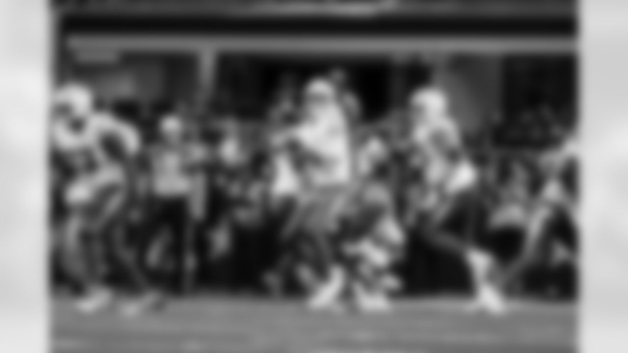 QB Justin Herbert (10)