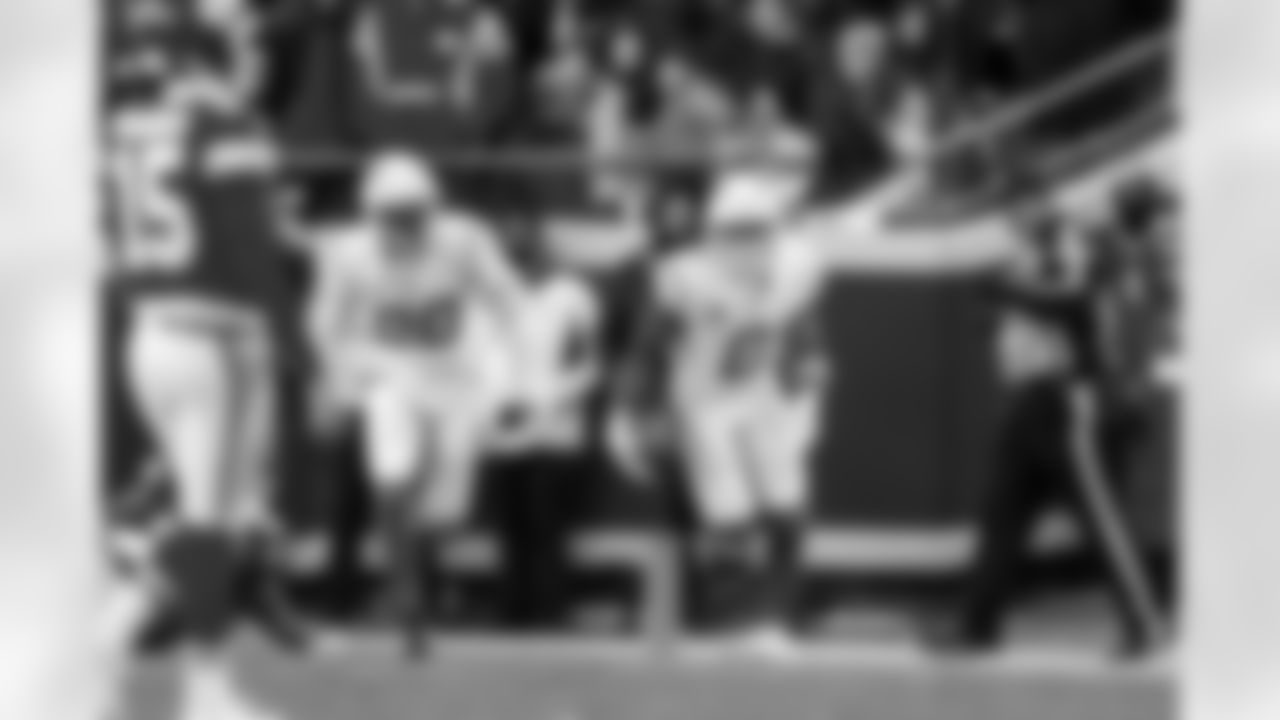 CB Cam Hart (20) and LB Daiyan Henley (0)