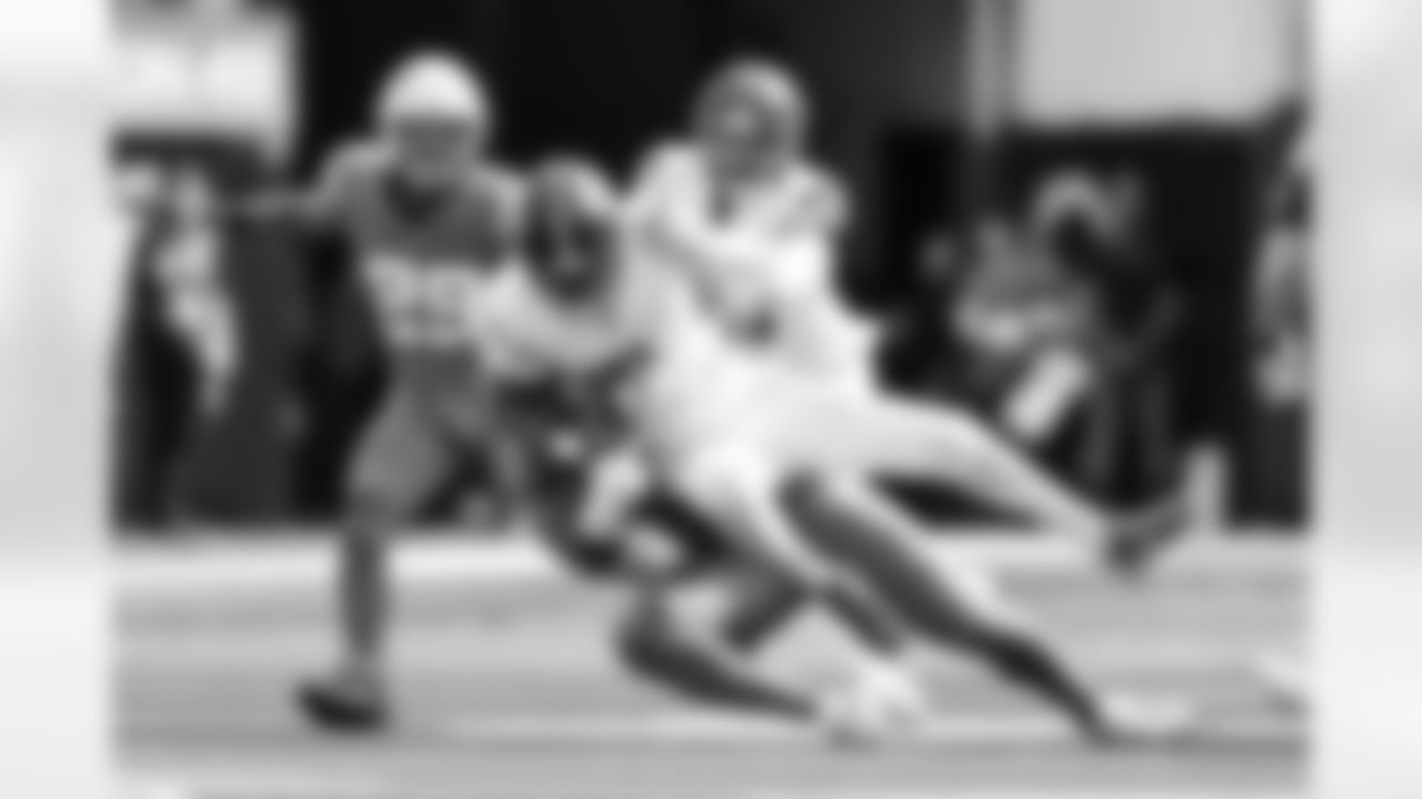 DL Da'Shawn Hand (91)