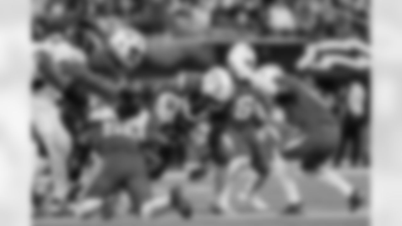 DL Da'Shawn Hand (91)