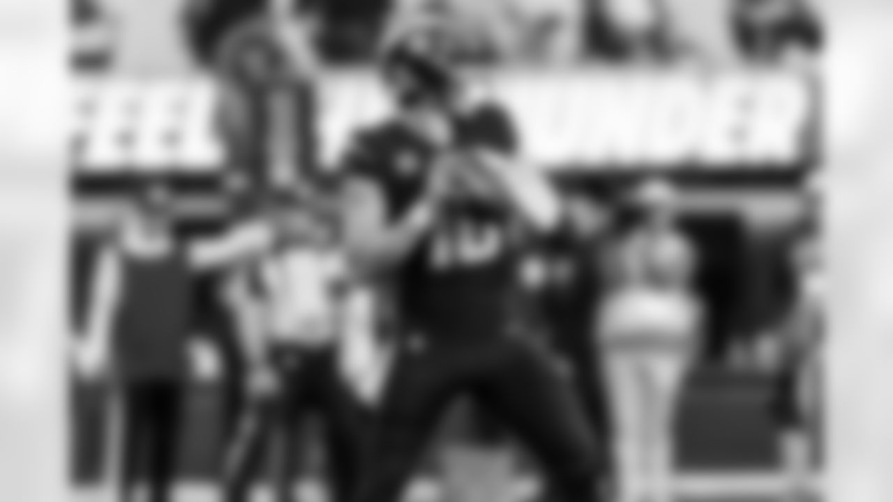 QB Justin Herbert (10)