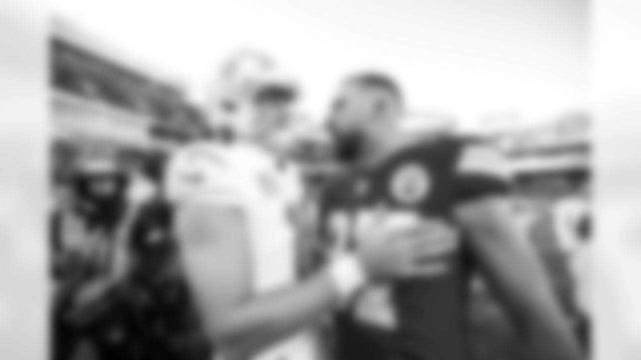 QB Justin Herbert (10)