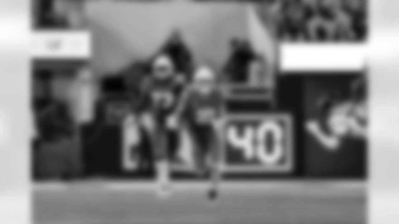 QB Justin Herbert (10)