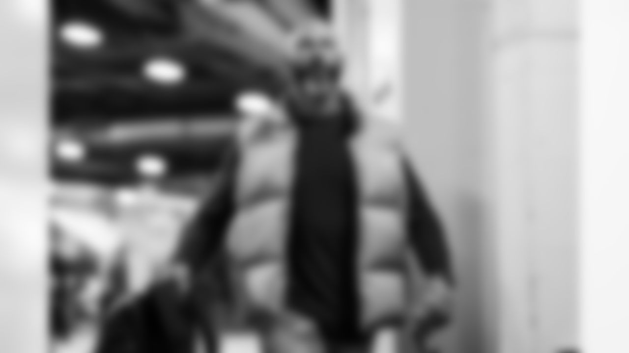 Assistant Offensive Line Coach Nick Hardwick