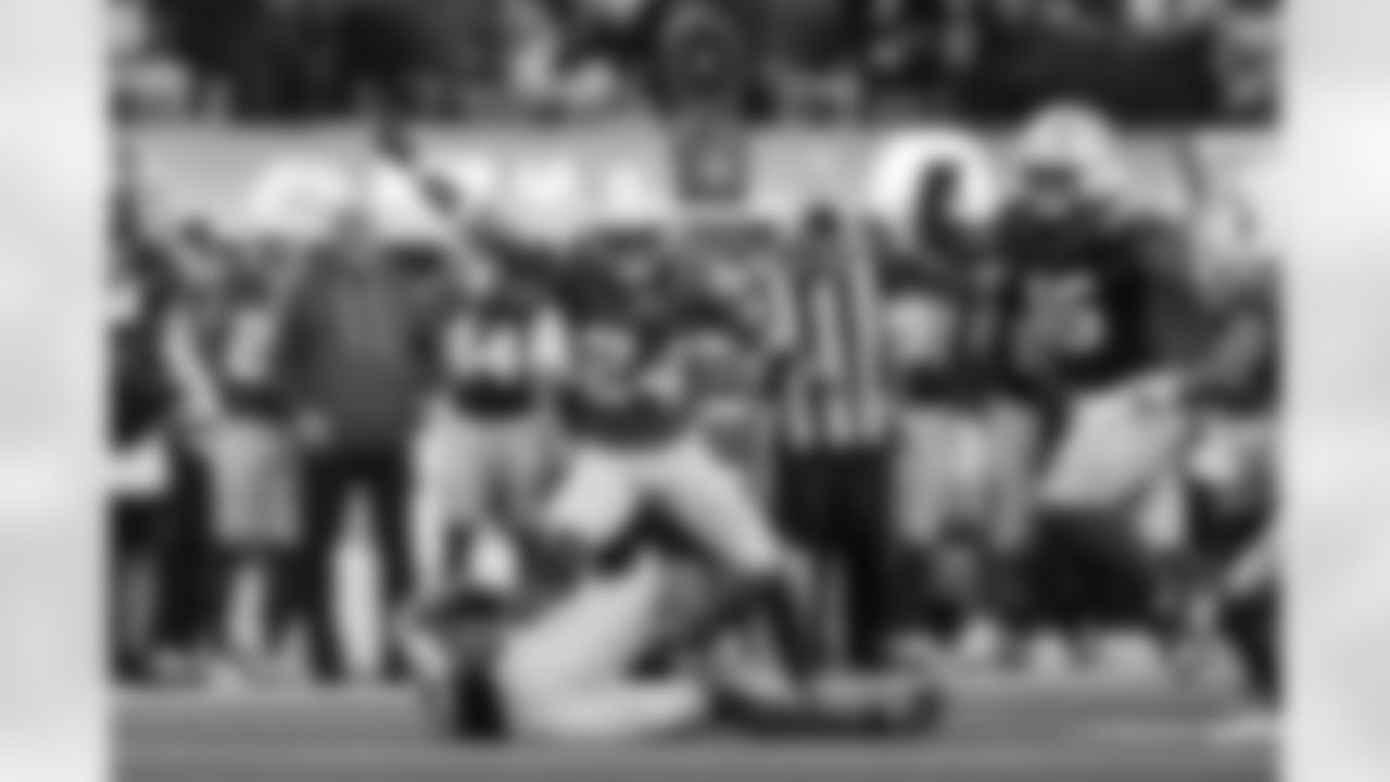 CB Benjamin St-Juste (24) and LB Del'Shawn Phillips (53)