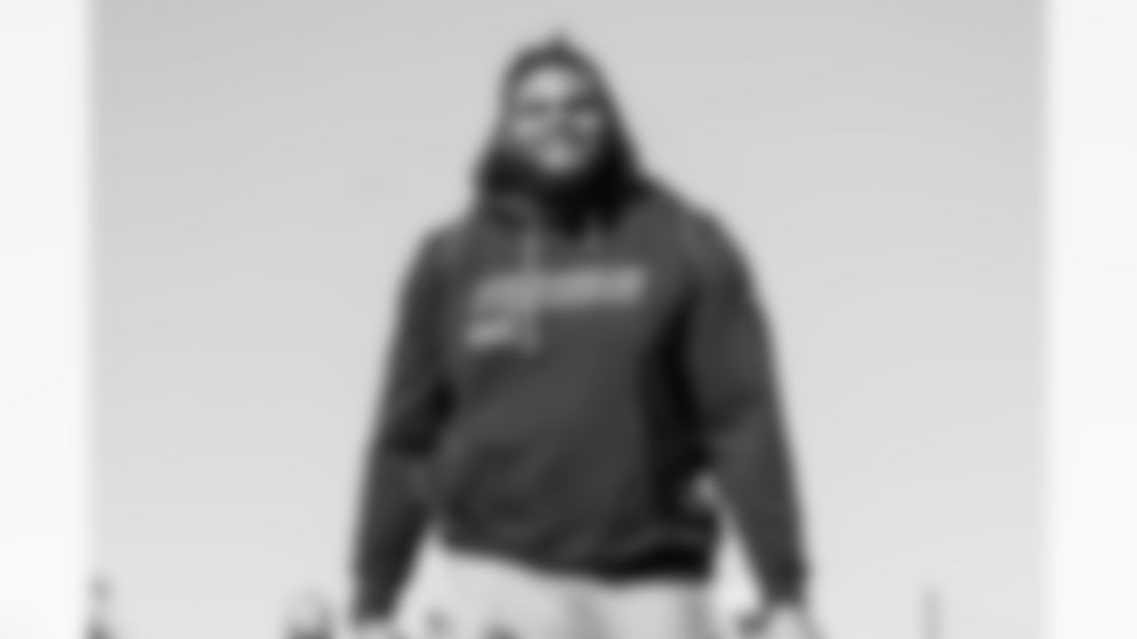 OL Jamaree Salyer (68)