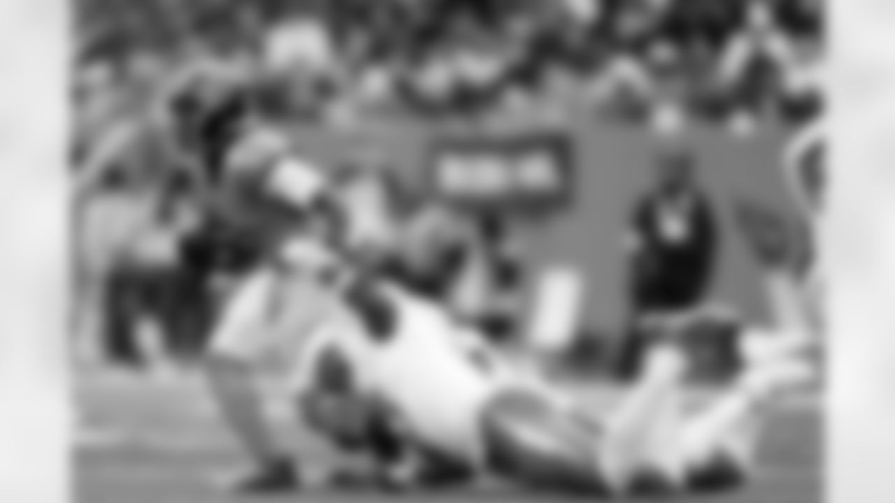 Check out the best shots from the Chargers Week 9 matchup against the Titans!