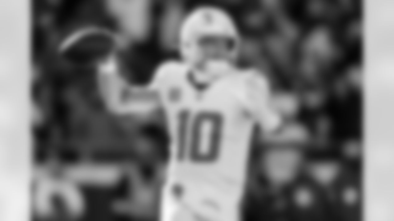 QB Justin Herbert (10)