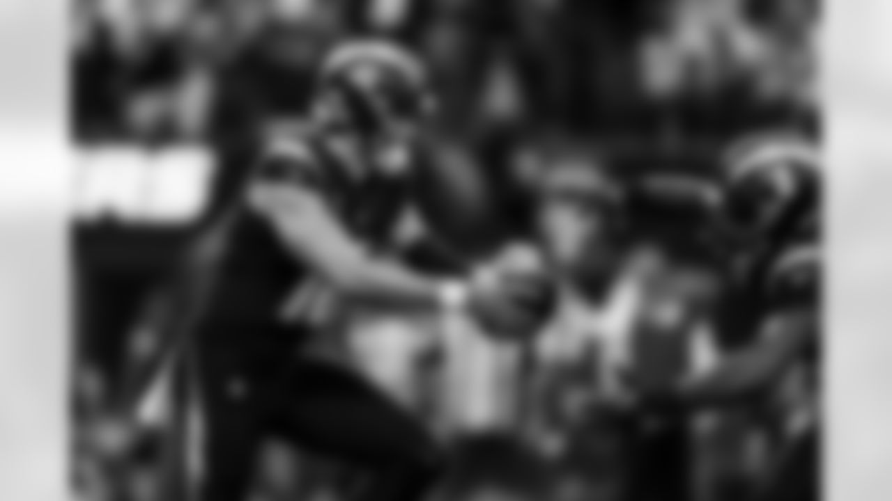 QB Justin Herbert (10)