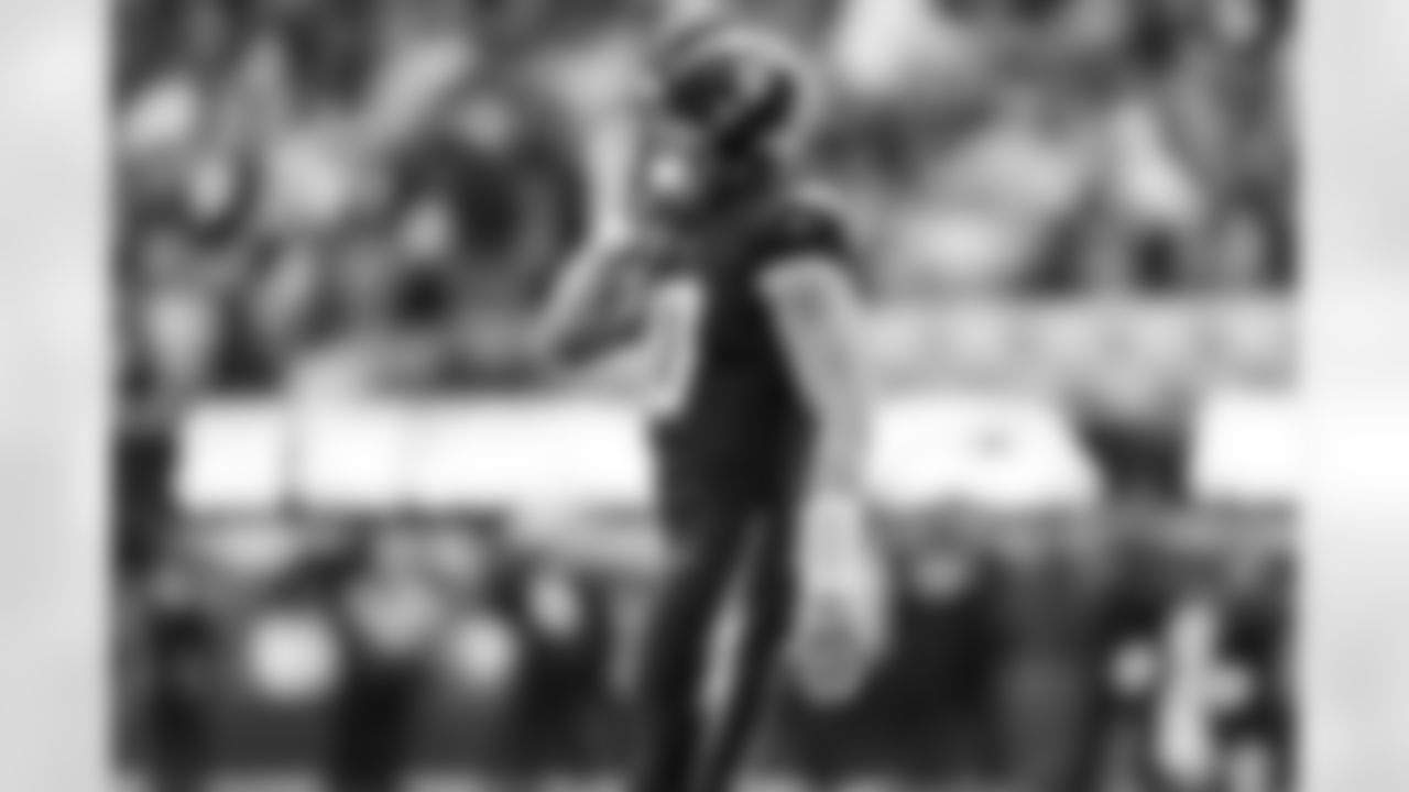 QB Justin Herbert (10)