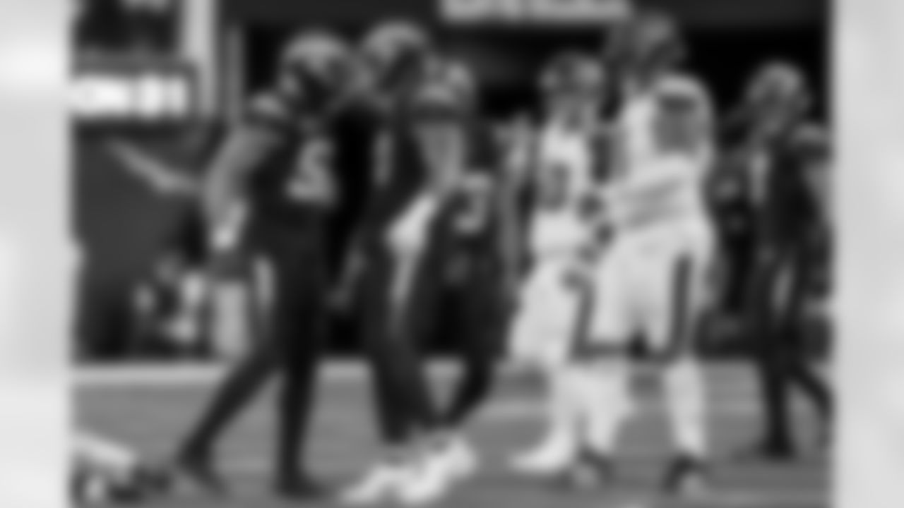 Take a look at the best photos of Chargers 2026 free agent Da'Shawn Hand