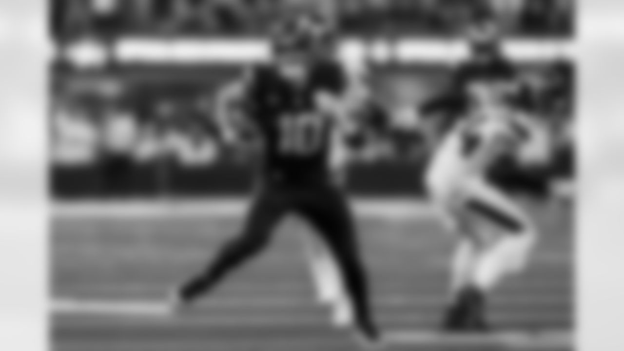 Take a look back at the best photos of Justin Herbert's 2025 campaign.