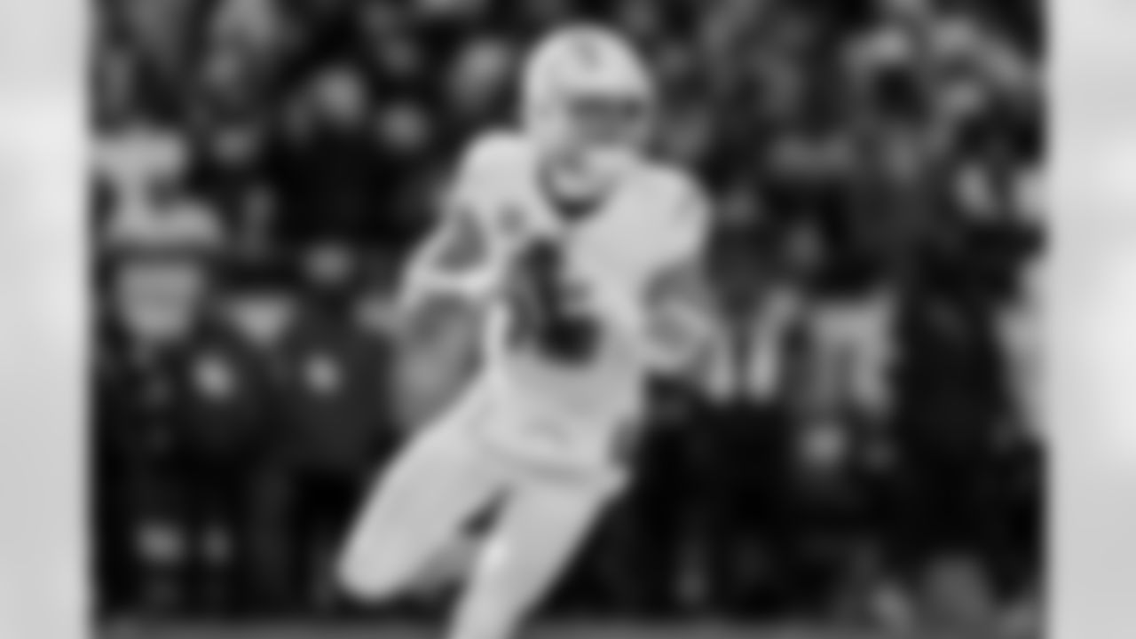 QB Justin Herbert (10)