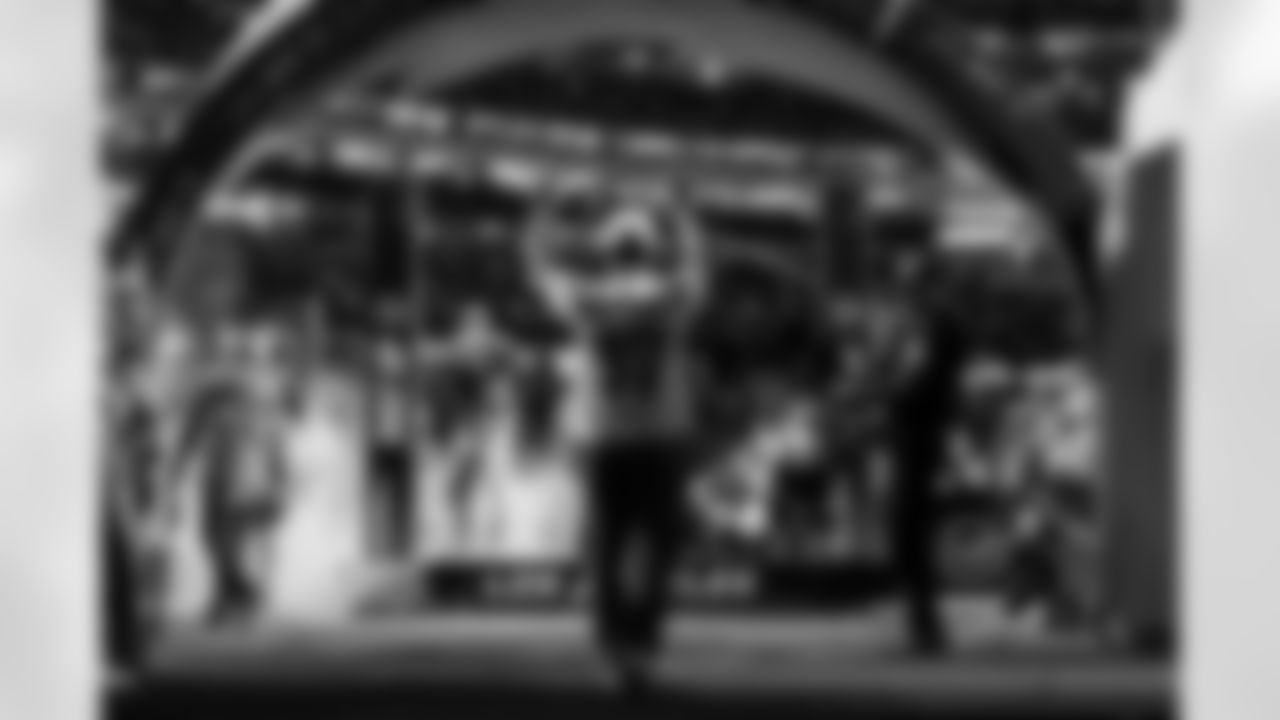 Check out the best shots from the Chargers Week 10 matchup against the Steelers!