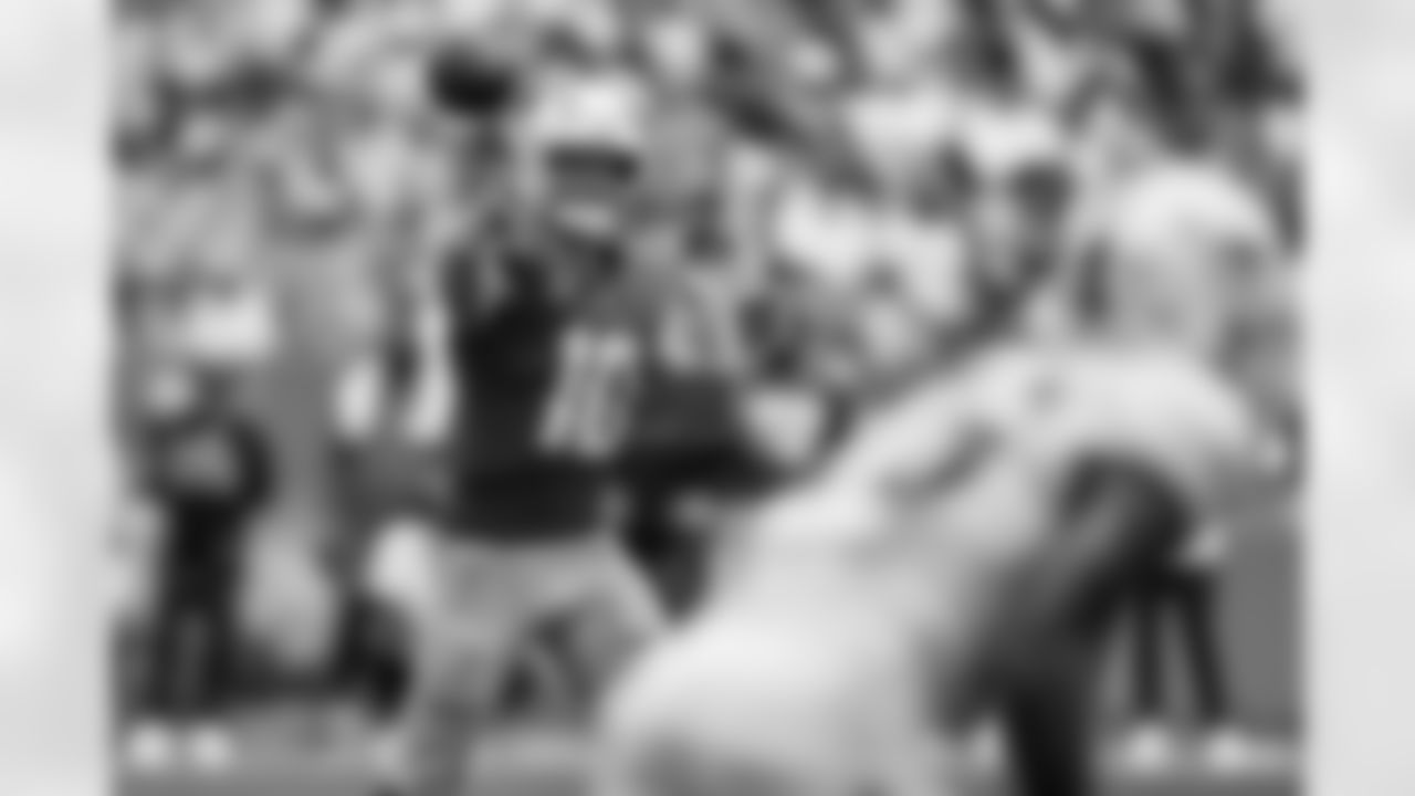 Take a look back at the best photos of Justin Herbert's 2025 campaign.