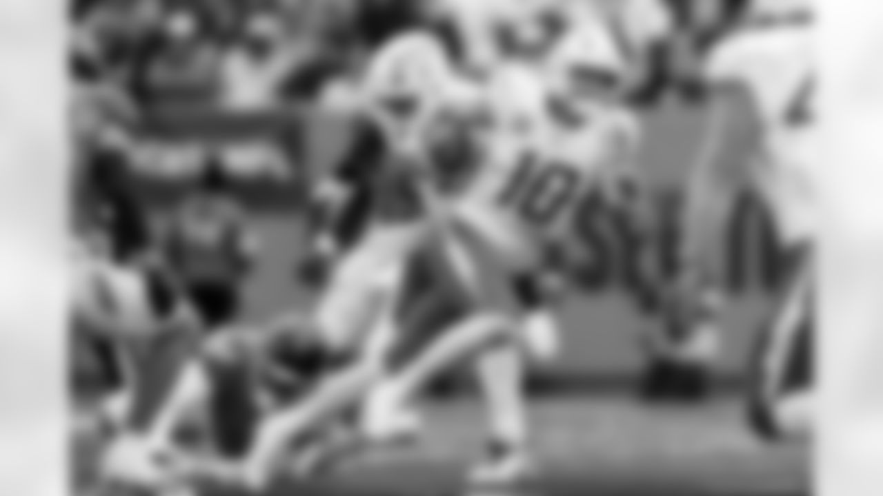 Check out the best shots from the Chargers Week 9 matchup against the Titans!