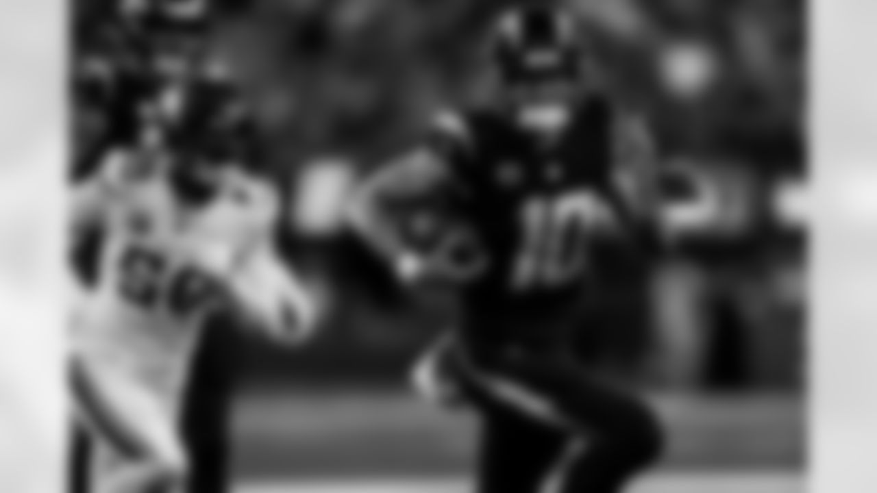 Chargers QB Justin Herbert (#10) in action during their Pro Bowl season.